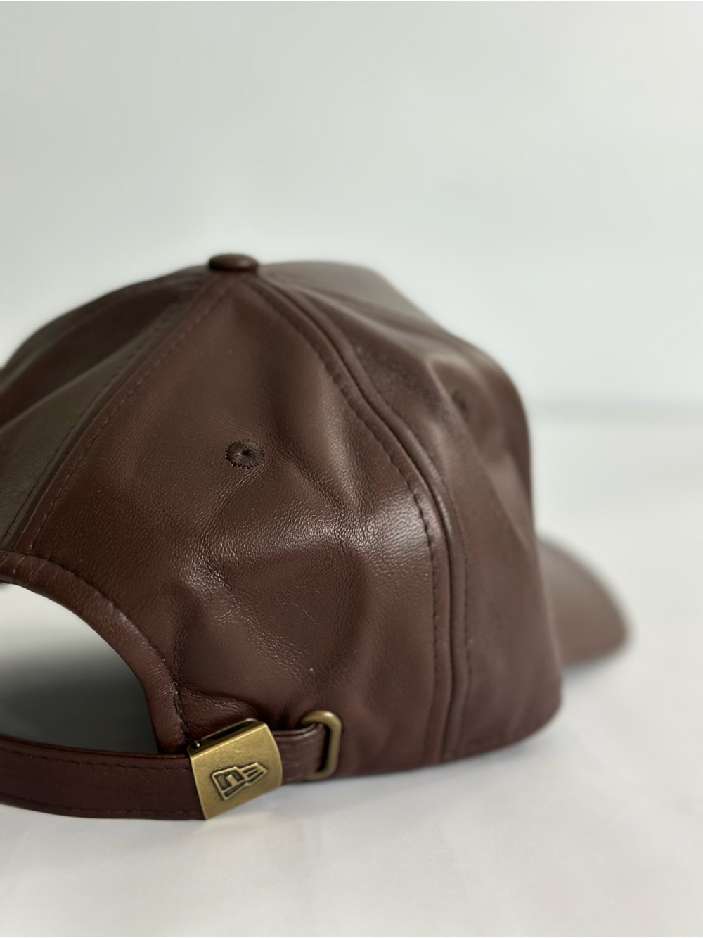 New Era NY Yankees Brown 100% Genuine Leather Hat Adjustable OSFM MLB Cap NWT - Picture 4 of 10